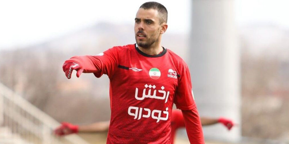 ریکی‌ آلوز: بازوبند تراکتور، عجب افتخار بزرگی