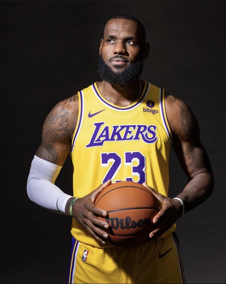 wallpaper for laptop LeBron James