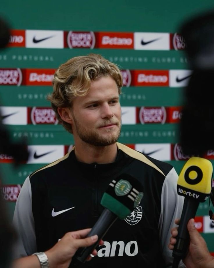 wallpaper Morten Hjulmand
