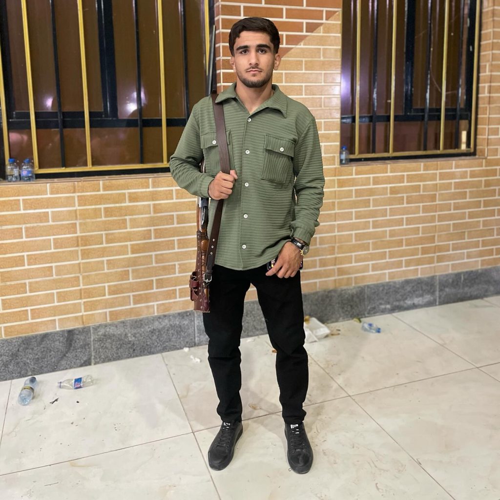 عکس پروفایل اهورا بویری
