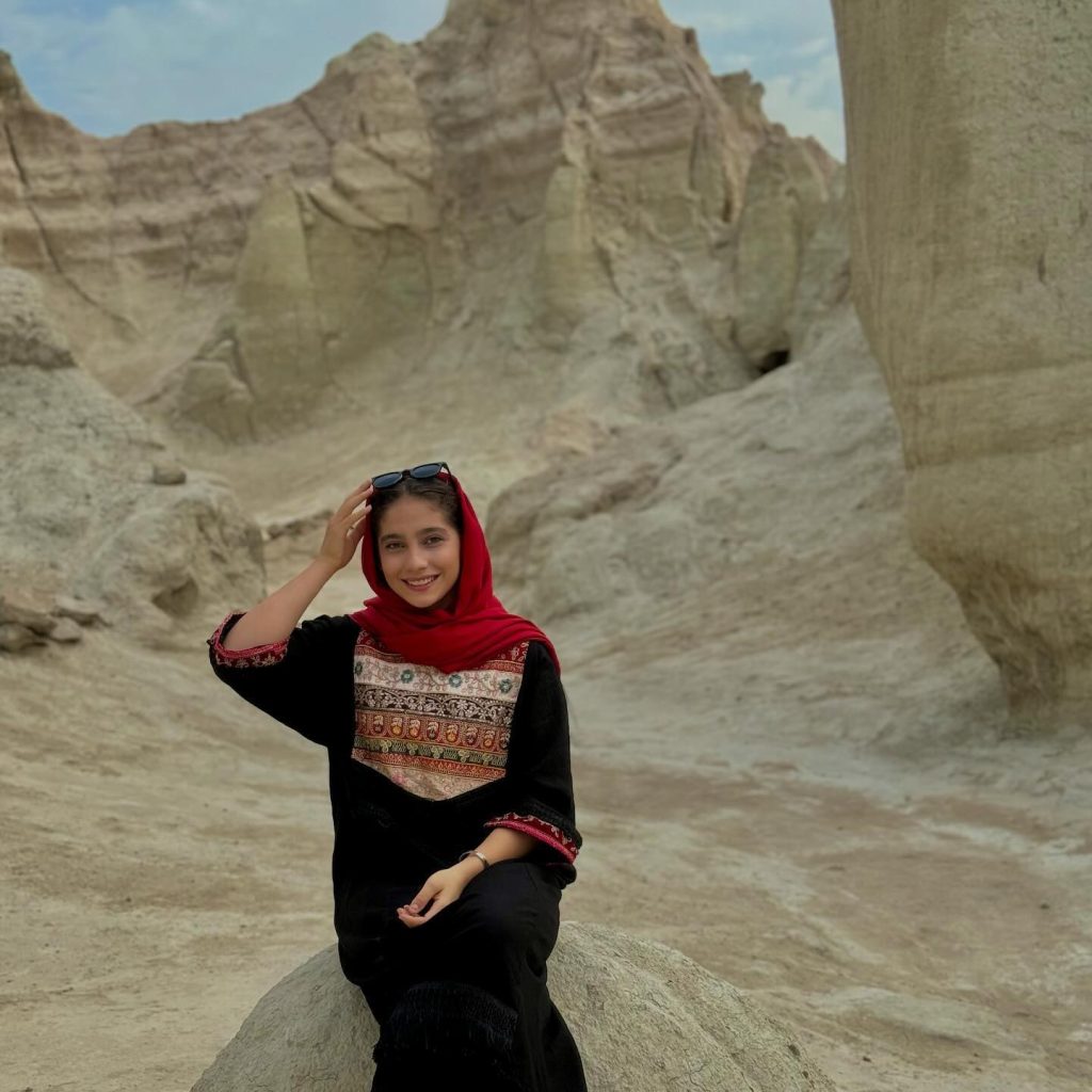 والپیپر نازنین منصوری برای کامپیوتر