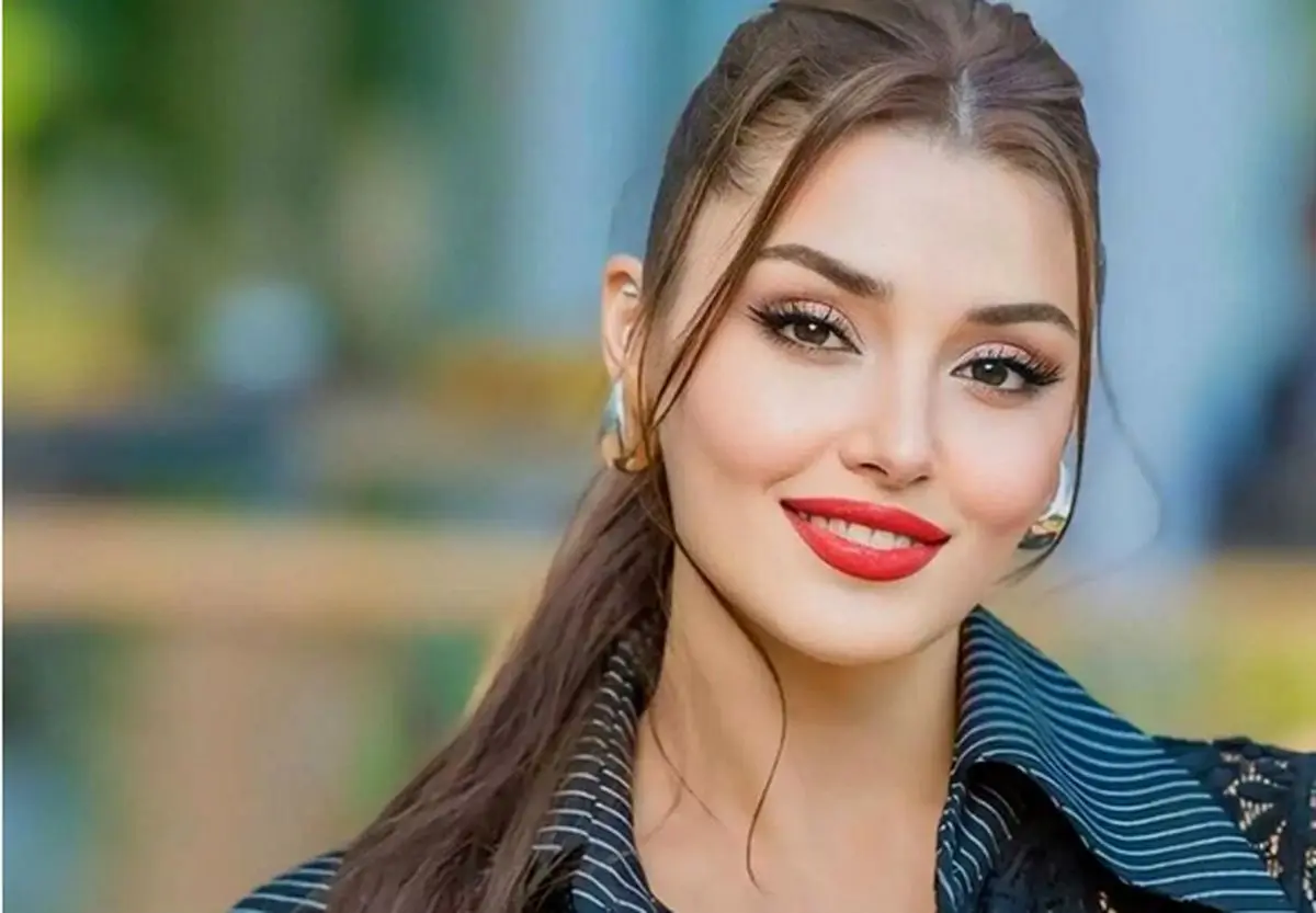 Hande Erçel wallpaper
